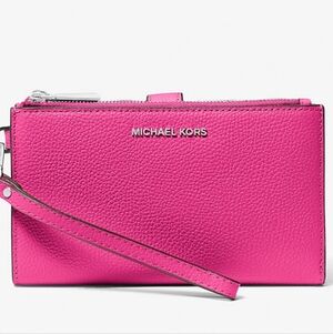 MICHAEL Michael Kors Adele PINK Leather Phone Wallet Pebble Leather Silver logo
